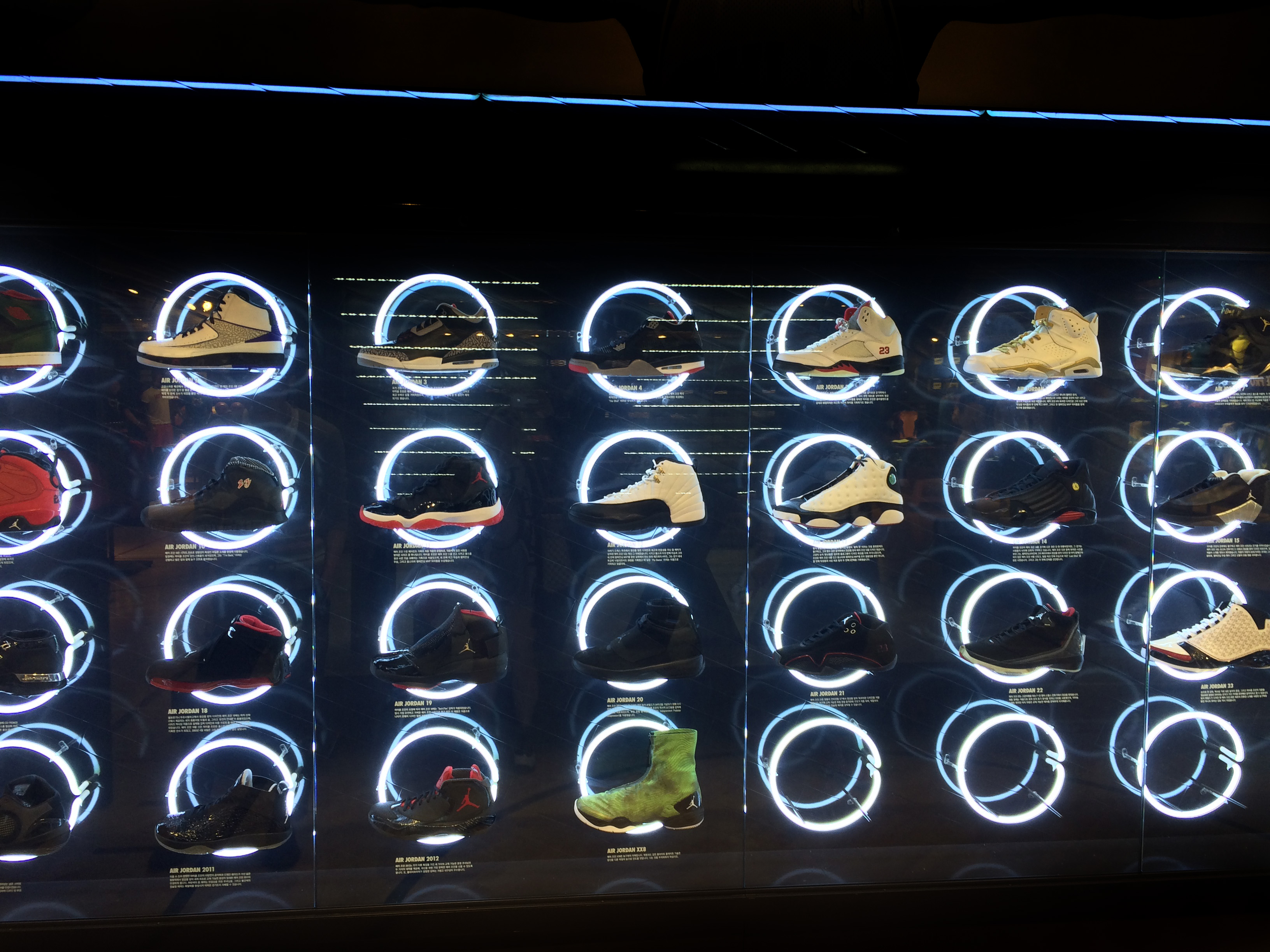 propeller projector muziek Nike Flagship Store | IFBK Seoul